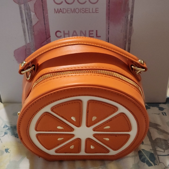 NOVELTY "ORANGE" Crossbody Bag (BNWT) - Picture 2 of 7
